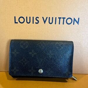 Louis Vuitton Monogram wallet